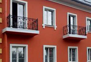 Балкон кованый в классическом стиле с кольцами - фото 14