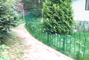 Кованый забор для палисадника с навершиями в виде спиралей - фото 10