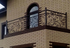 Балкон кованый в стиле Неоклассицизм с вензелями - фото 16