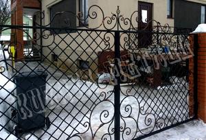 Кованые ворота с узорами в стиле барокко - фото 54