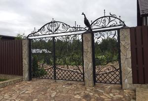 Кованые ворота с фигурой птицы - фото 33