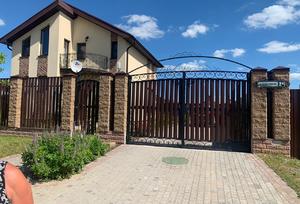 Кованые ворота в готическом стиле с калиткой - фото 28