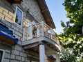 Балкон кованый в стиле прованс в белом цвете - фото