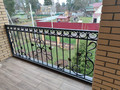 Балкон кованый в стиле Неоклассицизм с листьми - фото