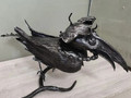 Фигура Ворона в бусах, шляпе на ветке - фото