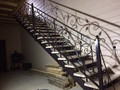 Кованая лестница в классическом стиле с растительными элементами - фото