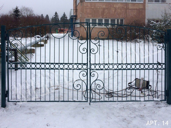 Кованые ворота с классическим природным орнаментом
