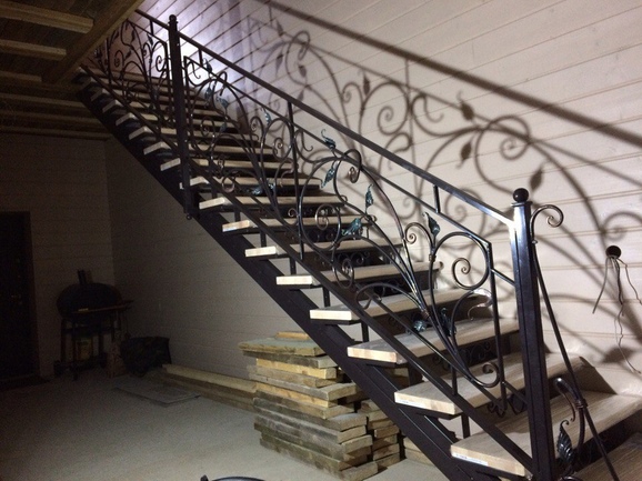 Кованая лестница с перилами в стиле ампир