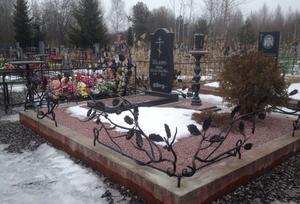 Уголок на кладбище №4 - фото 3