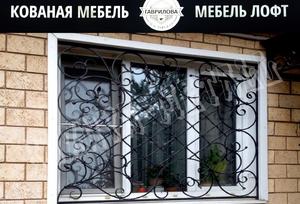 Кованая решетка на окно с растительным орнаментом в стиле Прованс - фото 11