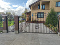 Кованые ворота с калиткой с растительным орнаментом - фото