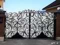 Кованые ворота в стиле фьюжн - фото