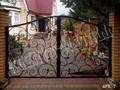 Кованые ворота с орнаментом природы - фото