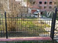 Кованый забор с острыми обоюдонаправленными навершиями - фото