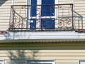Балкон кованый в стиле Неоклассицизм с балясинами - фото
