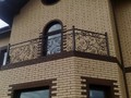 Балкон кованый в стиле Неоклассицизм с вензелями - фото