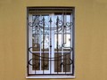 Кованая решетка на окно в стиле Модерн - фото