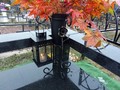 Подставка для вазы на кладбище с кованой розой и держателем под фонарь - фото