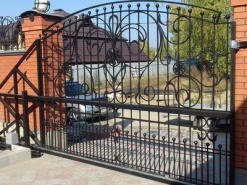 Кованые ворота: виды, особенности, дизайн